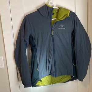 Arc’teryx: Men’s Atom jacket (blue)